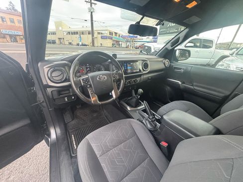 Used 2016 Toyota Tacoma TRD Sport w/ Towing Package image 10