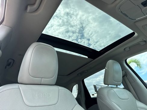 Used 2019 Jeep Cherokee Limited FWD image 14