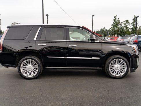 Used 2017 Cadillac Escalade Platinum AWD/4WD image 9