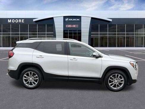 Used 2022 GMC Terrain SLT AWD/4WD image 2