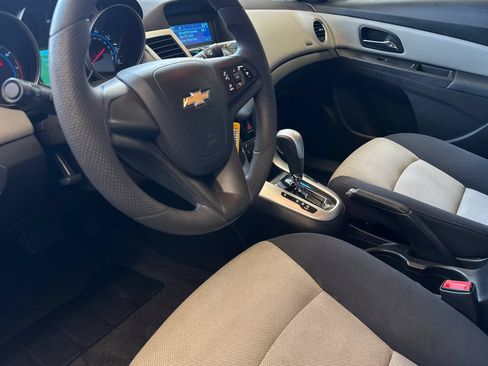 Used 2016 Chevrolet Cruze LS FWD image 10