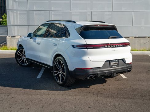 Certified 2026 Porsche Cayenne AWD/4WD image 3