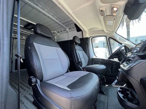 Used 2025 RAM ProMaster 2500 w/ Convenience Group FWD image 14