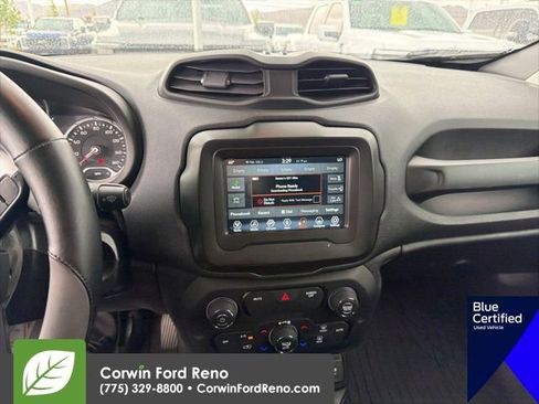Used 2019 Jeep Renegade Latitude AWD/4WD image 18