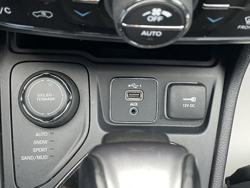 Used 2020 Jeep Cherokee Limited image 35