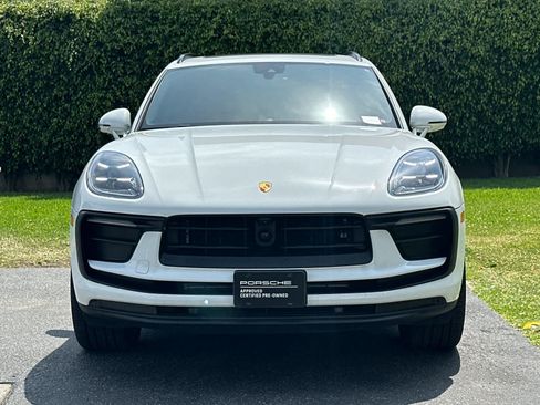 Certified 2025 Porsche Macan AWD/4WD image 11