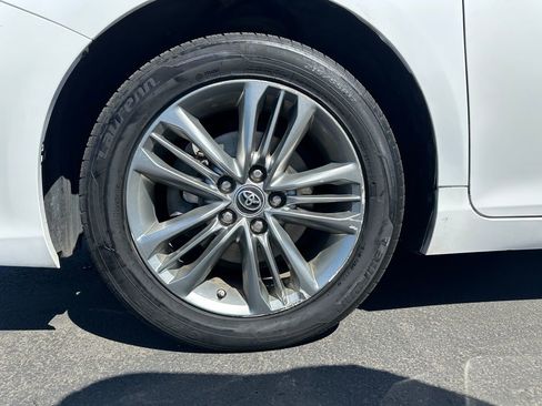 Used 2017 Toyota Camry SE image 10