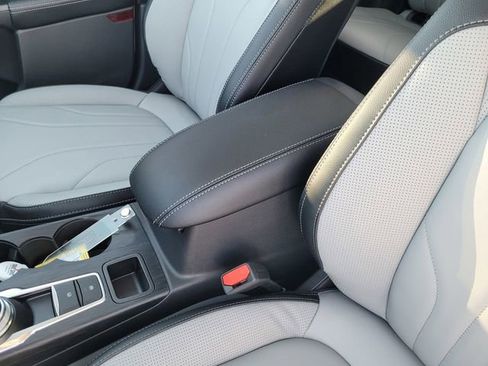 New 2025 Ford Escape SE w/ PHEV Premium Package FWD image 16
