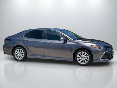 Used 2023 Toyota Camry LE w/ Convenience Package FWD image 4