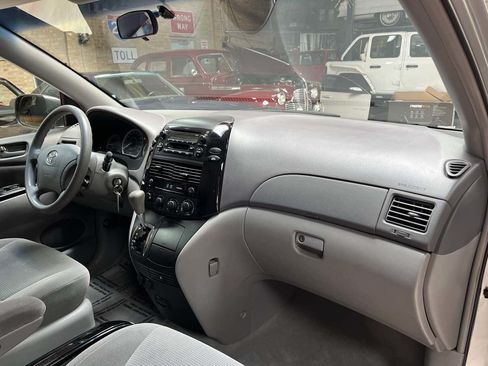 Used 2004 Toyota Sienna LE FWD image 11