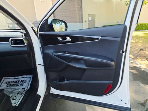 Used 2017 Kia Sorento EX FWD image 26