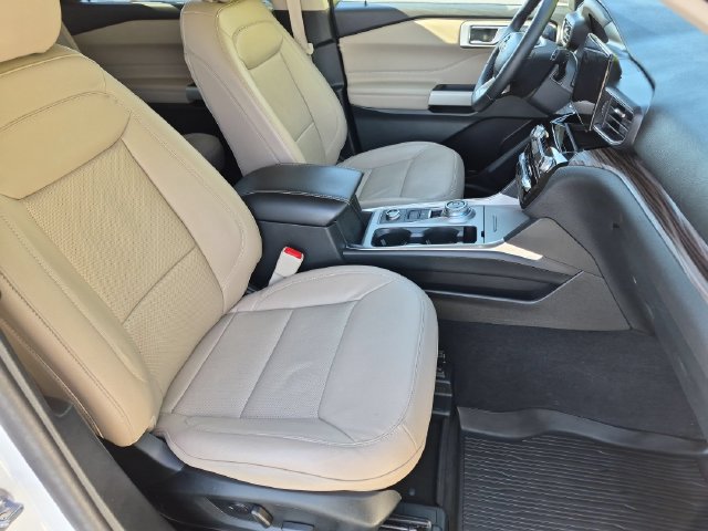 Used 2023 Ford Explorer Limited w/ Equipment Group 301A AWD/4WD image 21
