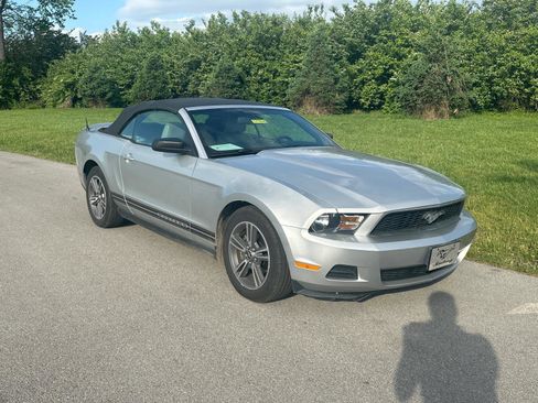 Used 2010 Ford Mustang Premium image 2