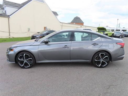 Used 2024 Nissan Altima 2.5 SR FWD image 10