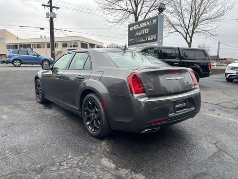Used 2019 Chrysler 300 S image 3