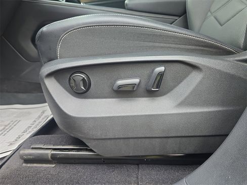 Used 2024 Volkswagen Atlas SE image 13