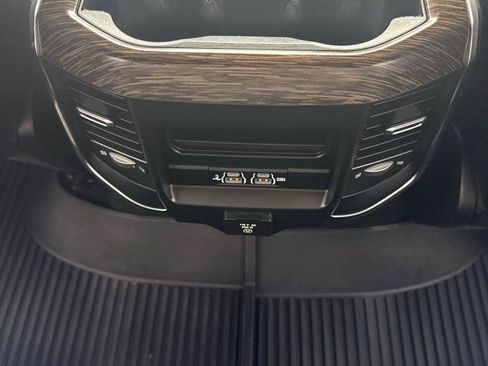 Used 2019 RAM 1500 Laramie AWD/4WD image 32