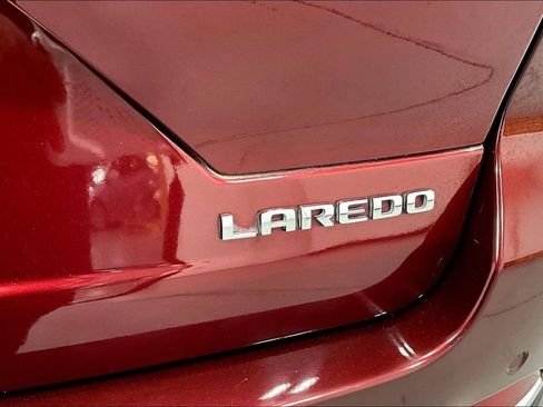 Used 2023 Jeep Grand Cherokee Laredo AWD/4WD image 32