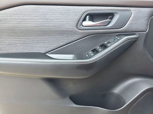 Used 2023 Nissan Rogue SV image 12