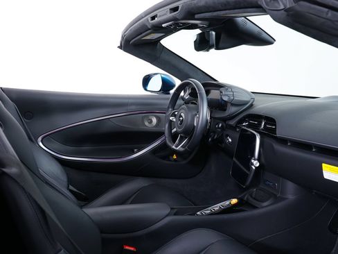Used 2025 McLaren Artura Spider RWD image 29