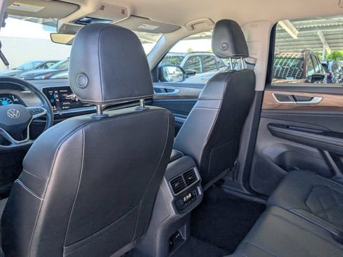 Used 2025 Volkswagen Atlas SE FWD image 23