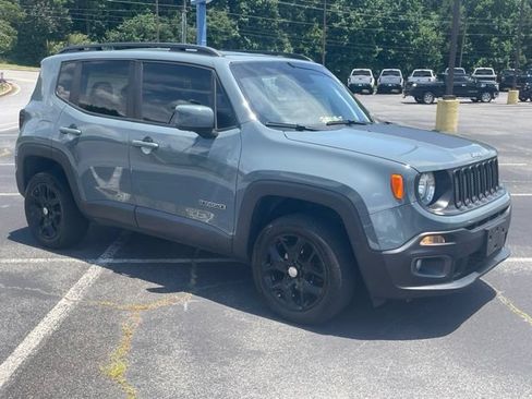 Used 2018 Jeep Renegade Latitude FWD image 4