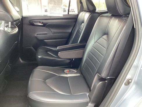 Certified 2023 Toyota Highlander XLE image 14