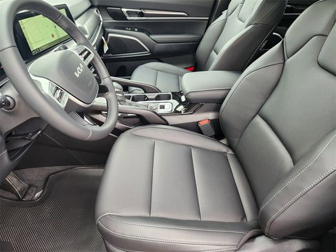 New 2025 Kia Telluride S image 9