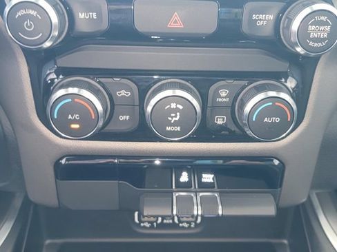 Used 2022 RAM 1500 Big Horn AWD/4WD image 23