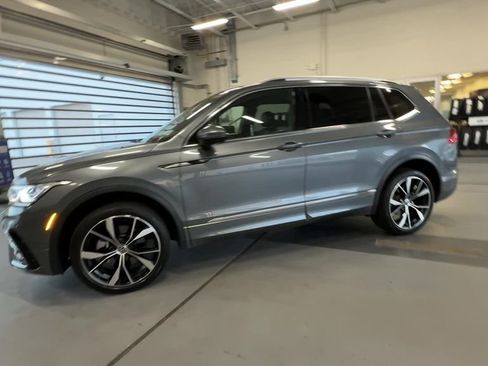 Used 2023 Volkswagen Tiguan SEL R-Line AWD/4WD image 9