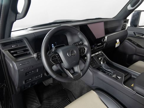 Used 2025 Lexus GX 550 image 13