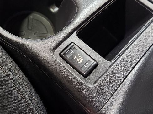 Used 2018 Nissan Rogue SV FWD image 40
