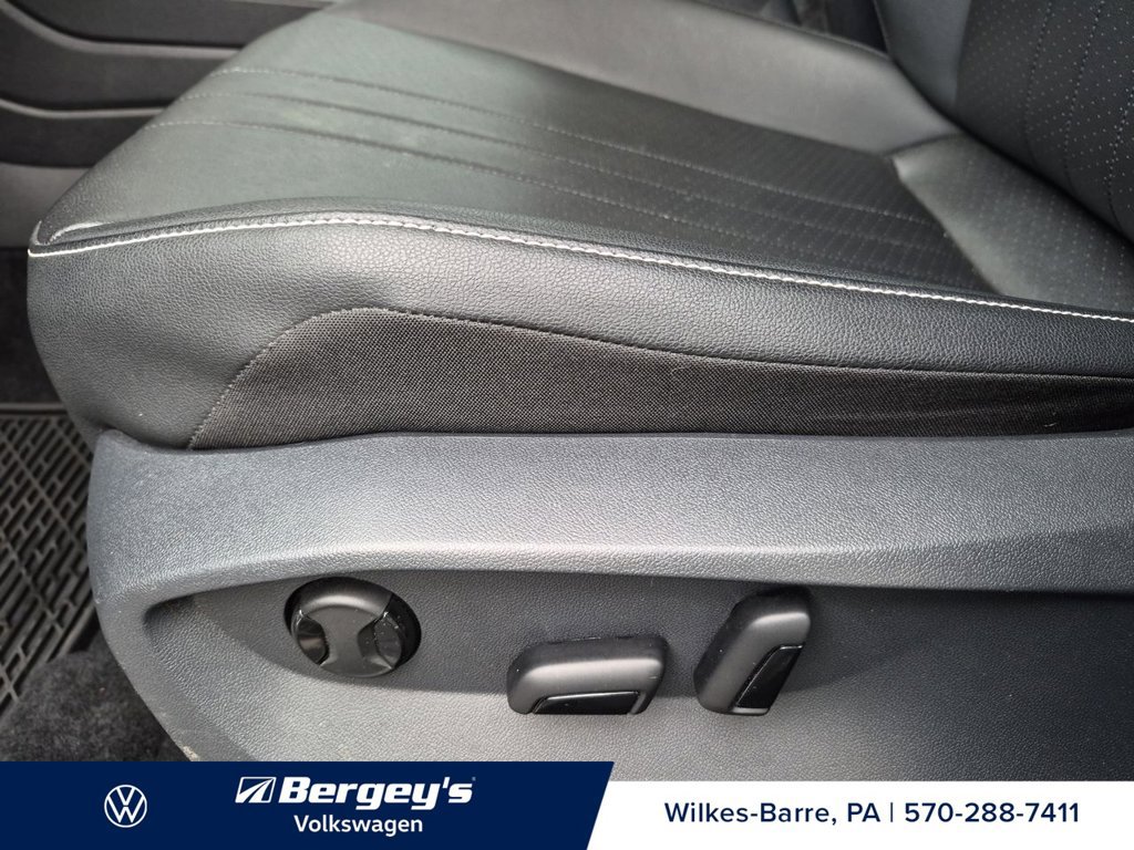 Certified 2023 Volkswagen Tiguan SE w/ Panoramic Sunroof Package FWD image 14