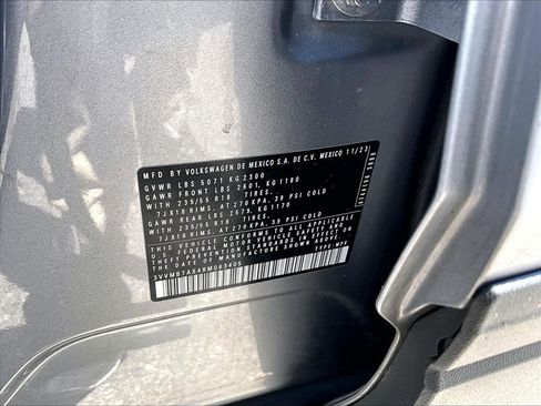 Used 2024 Volkswagen Tiguan SE AWD/4WD image 36