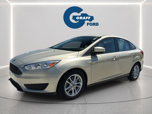 Used 2017 Ford Focus SE FWD image 2