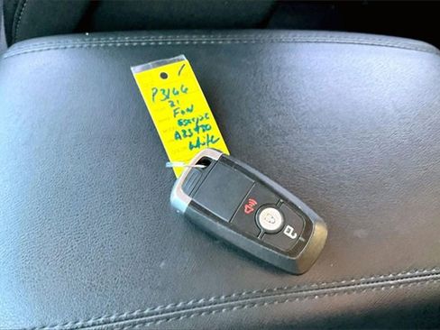 Used 2021 Ford Edge SE image 35