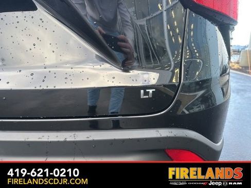 Used 2025 Chevrolet Trax LT w/ LT Convenience Package image 8