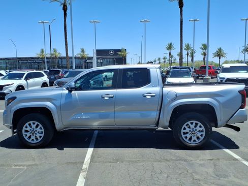 Certified 2025 Toyota Tacoma SR5 AWD/4WD image 7