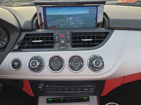 Used 2015 BMW Z4 sDrive28i image 9