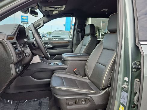 Used 2024 Chevrolet Suburban Premier RWD image 24