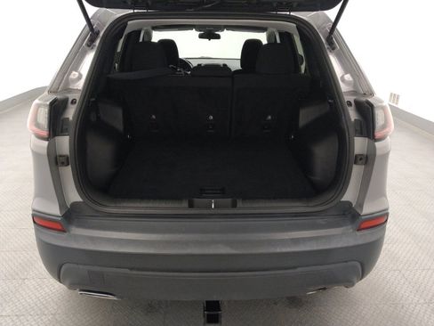 Used 2019 Jeep Cherokee Latitude w/ Cold Weather Group AWD/4WD image 29