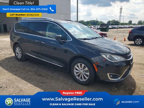 Used 2018 Chrysler Pacifica Touring-L FWD image 5