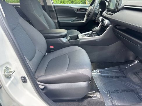 Used 2019 Toyota RAV4 LE w/ Carpet Mat Package FWD image 13