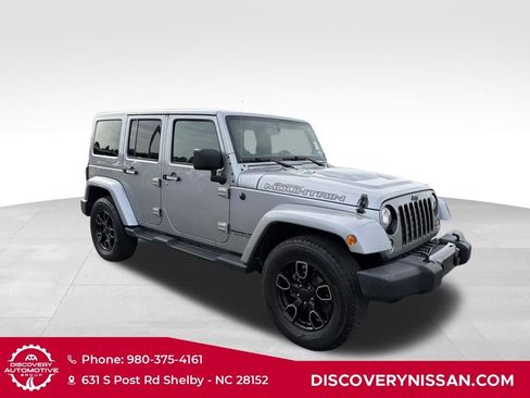 Used 2017 Jeep Wrangler Unlimited Sahara AWD/4WD image 4