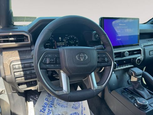 Used 2025 Toyota Tacoma Limited AWD/4WD image 12