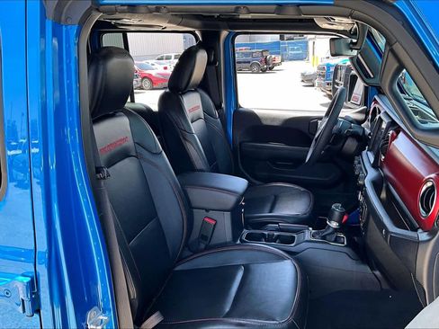 Used 2023 Jeep Gladiator Rubicon w/ Cold Weather Group AWD/4WD image 9