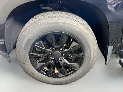 Used 2020 Chevrolet Silverado 1500 Custom w/ Custom Value Package AWD/4WD image 13