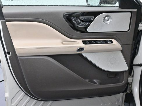 Used 2020 Lincoln Aviator Reserve w/ Equipment Group 202A image 12