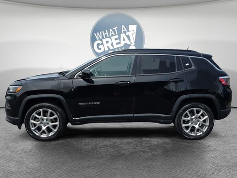 Used 2022 Jeep Compass Latitude w/ Sun and Sound Group AWD/4WD image 7