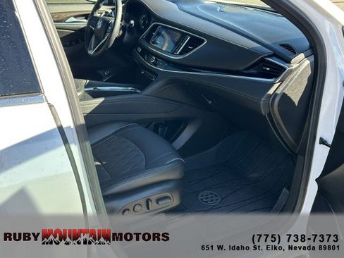 Used 2024 Buick Enclave Avenir image 29
